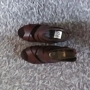 Ladies shoes, size 7, Dolce Vita, brown, Used but in good condition